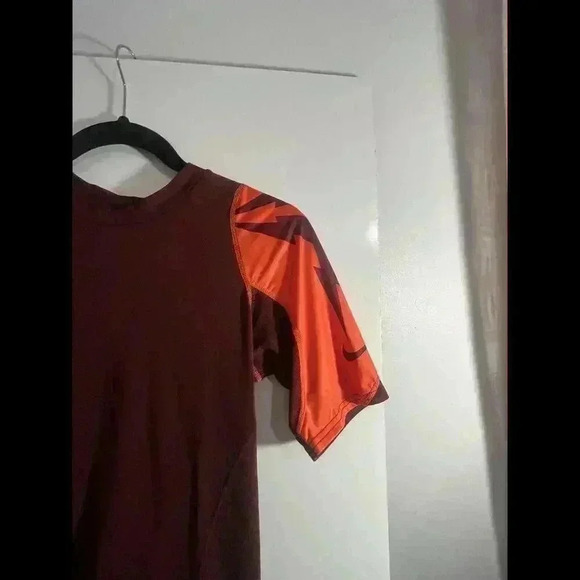Nike Fit Maroon And Orange‎ Size Medium Short Sleeve - Picture 8 of 8